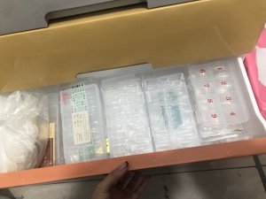 轻工一楼284号美甲出兑