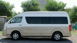 15座商务车承接各种长途旅行用车。