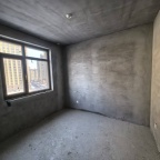 东方米兰6楼，98平三室毛坯房