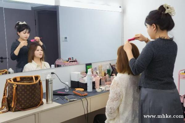 金羽电子商务诚聘娱乐主播网红 金羽电子商务诚聘娱乐主播网红